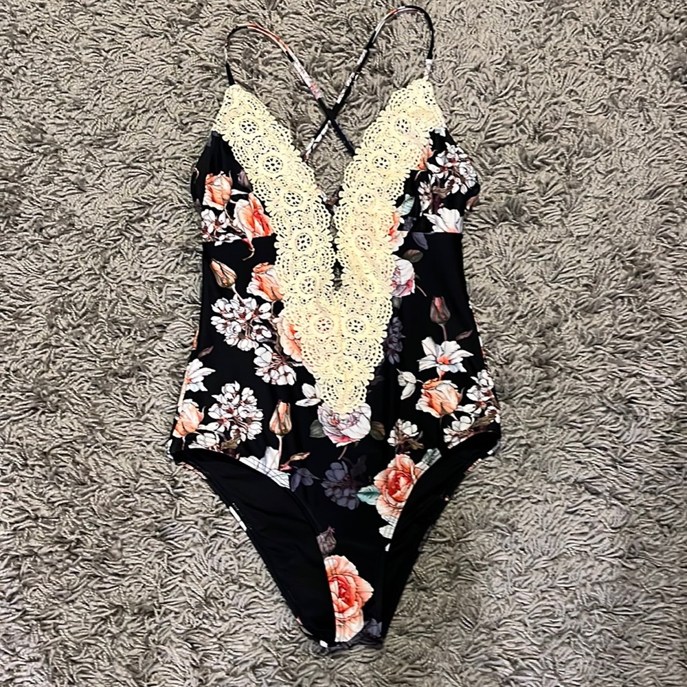Cupshe one piece bathing suit